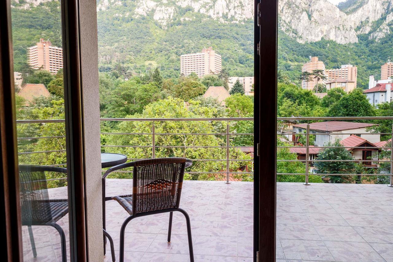 Hotel Holiday Maria Băile Herculane Exterior foto
